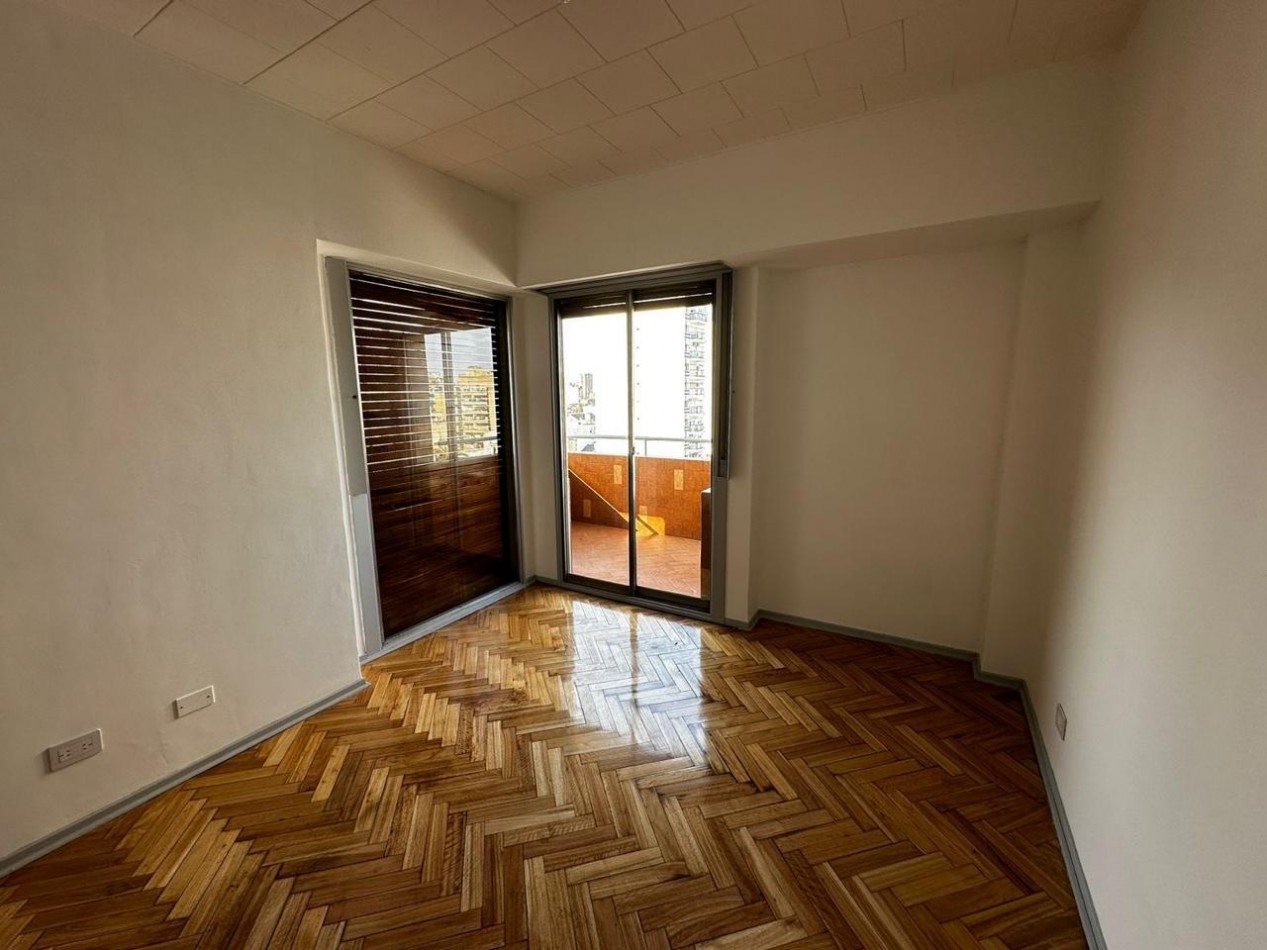 VENTA DEPTO. 4 AMBIENTES AL FRENTE CON COCHERA ***APTO CREDITO BANCARIO****