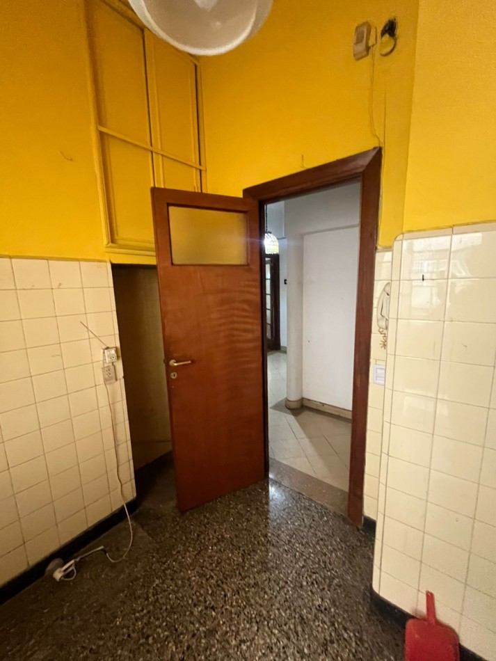 VENTA 2 AMBIENTES AMPLIOS EN PB CON BAULERA EXCELENTE UBICACION APTO PROFESIONAL ***APTO CREDITO BANCARIO***