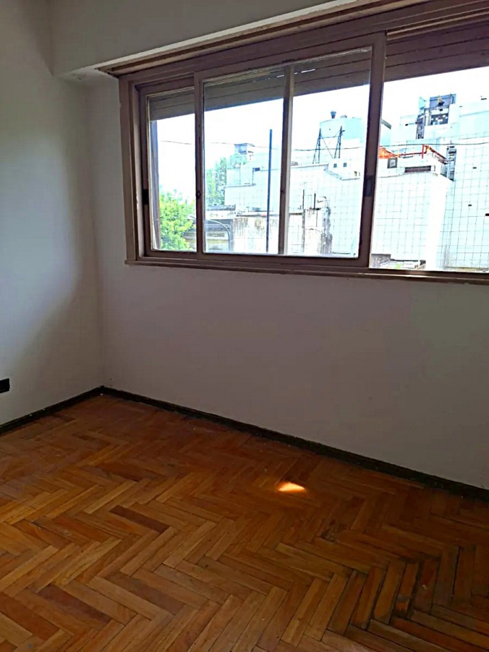 Muy Luminoso De 3 Ambientes con Balcon al Fte. En Almagro A Una Cuadra Del Hospital Italiano