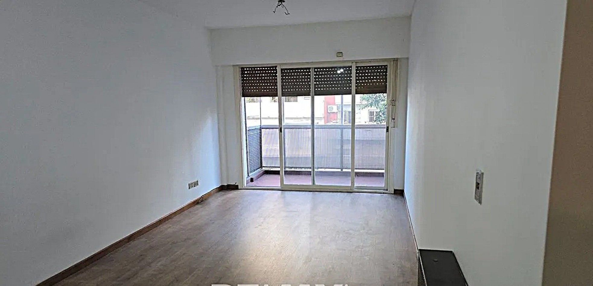 VENTA 2 AMBIENTES AL FRENTE CON BALCON Y LAVADERO CERCA DE TODO ***APTO CREDITO BANCARIO***
