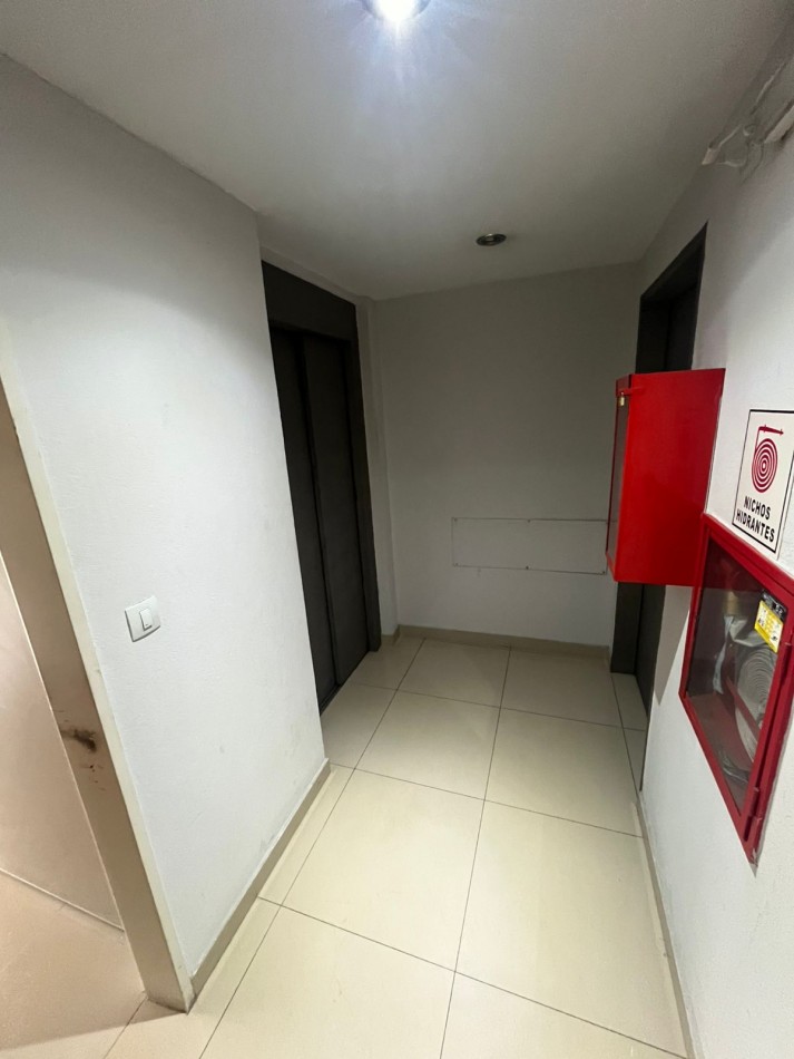 SE ALQUILA MONOAMBIENTE AL FRENTE CON BALCON SOBRE AVENIDA MUY LUMINOSO 