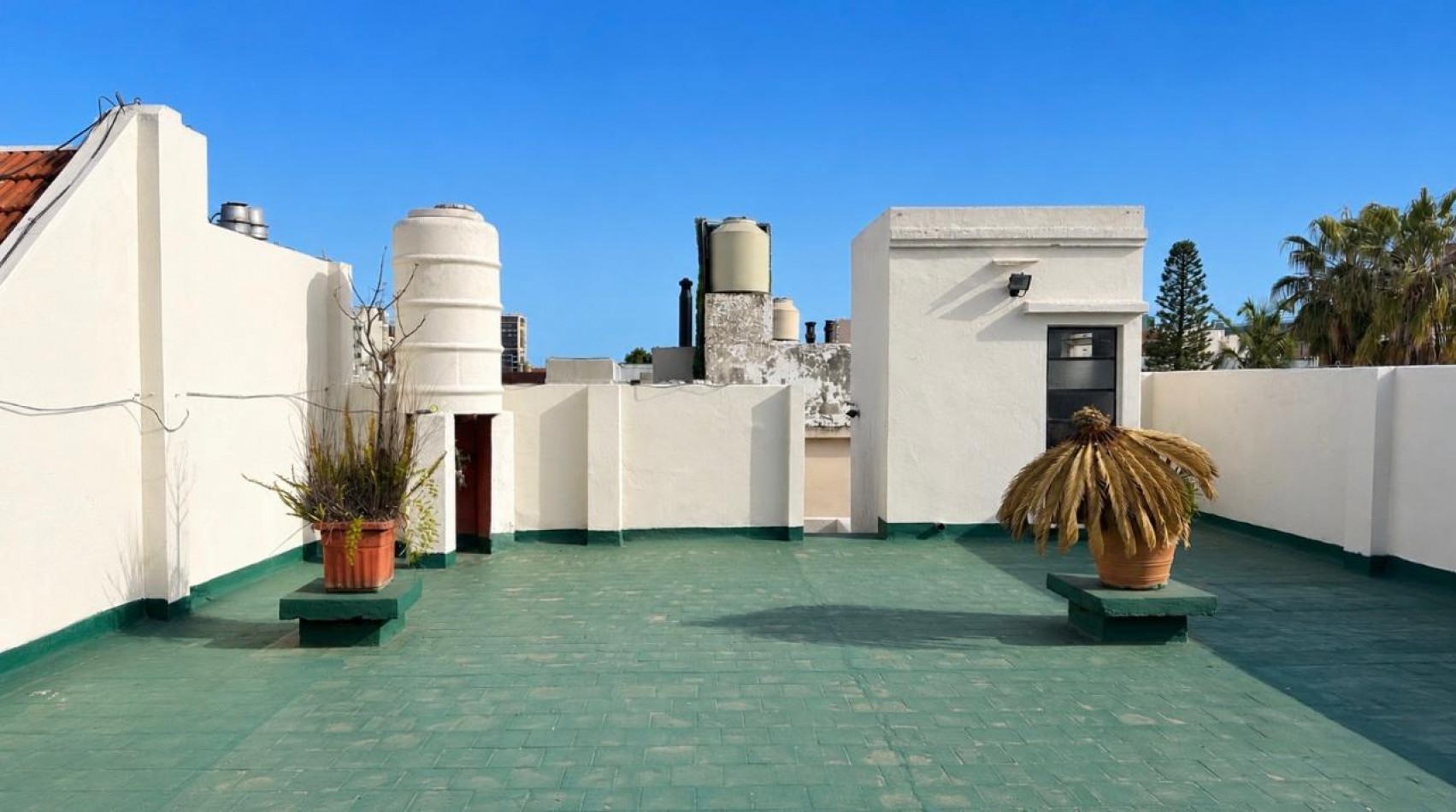 EXCELENTE PH AL FRENTE 4 AMBIENTES BALCON, PATIO Y TERRAZA ****APTO CREDITO BANCARIO****