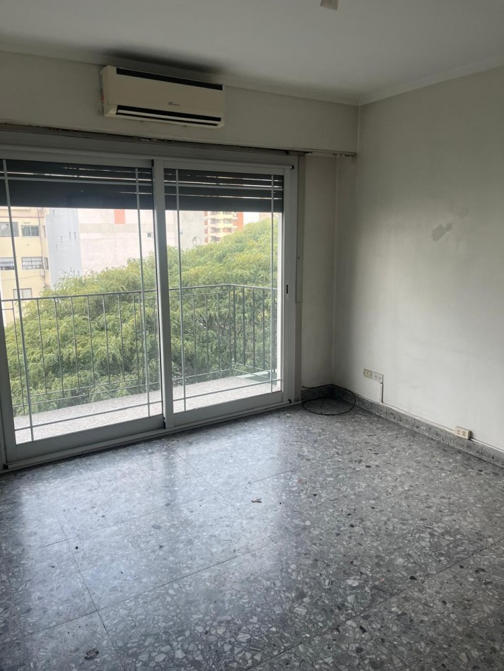VENTA 3 AMBIENTES CON BALCON AL FRENTE Y LAVADERO EXCELENTE UBICACION ****APTO CREDITO BANCARIO****