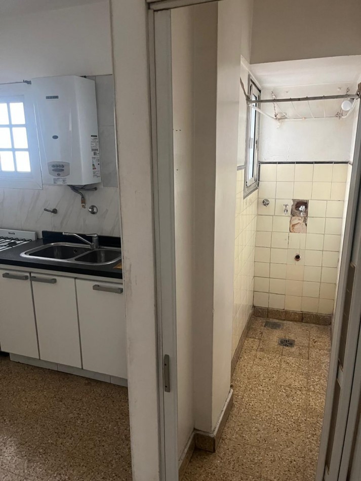 VENTA 3 AMBIENTES CON BALCON AL FRENTE Y LAVADERO EXCELENTE UBICACION ****APTO CREDITO BANCARIO****