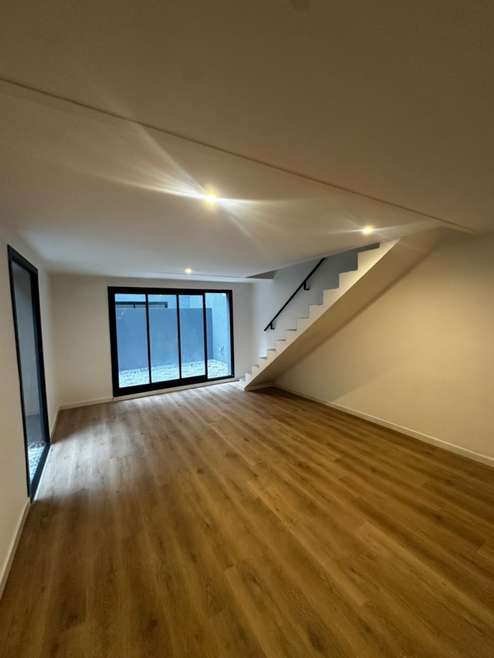 PH 3 AMBIENTES CON PATIO MODERNO A ESTRENAR SIN EXPENSAS 