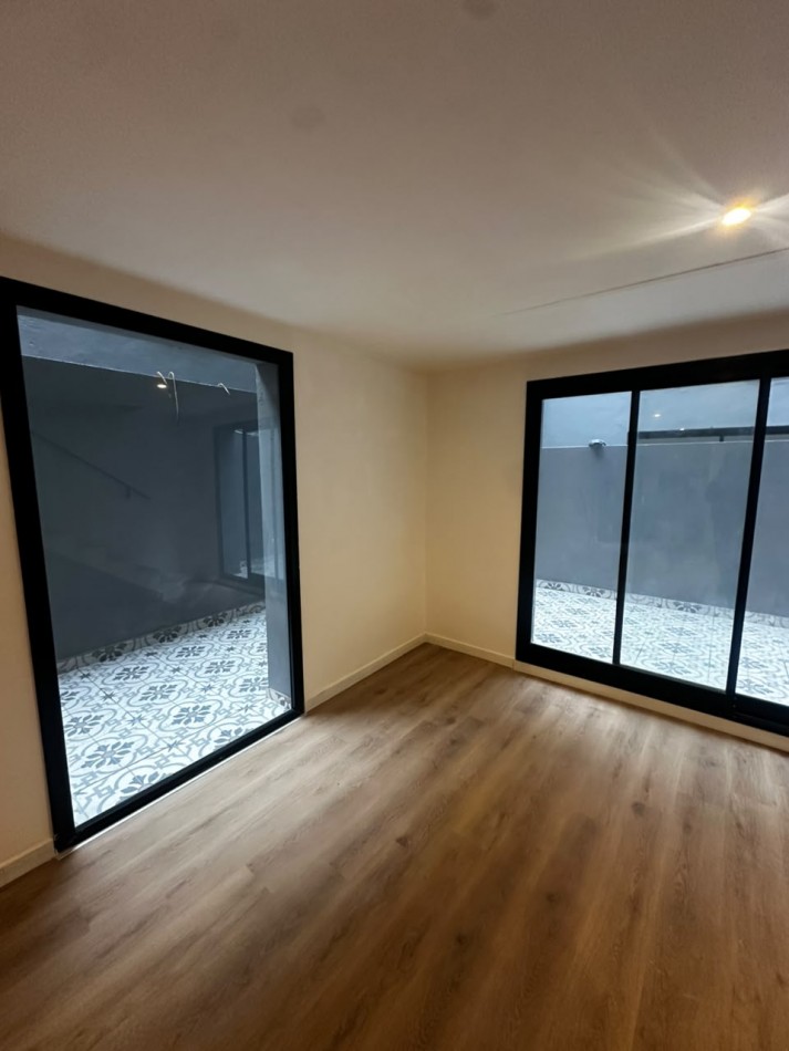 PH 3 AMBIENTES CON PATIO MODERNO A ESTRENAR SIN EXPENSAS 