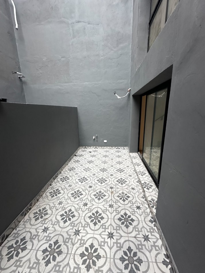 PH 4 AMBIENTES CON PATIO MODERNO A ESTRENAR SIN EXPENSAS 