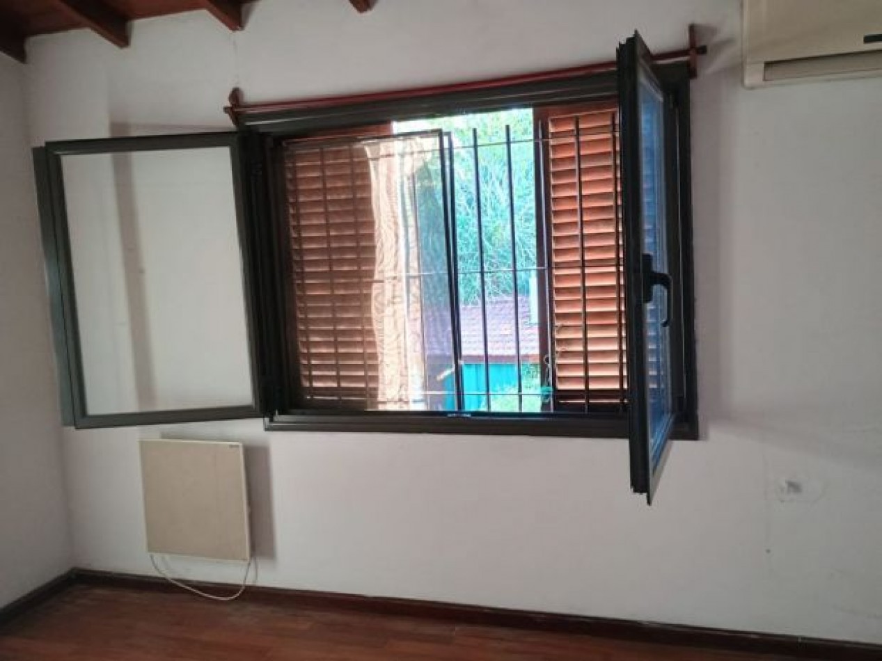 SE ALQUILA TRIPLEX 4 AMBIENTES EXCELENTE UBICACION !! SIN EXPENSAS