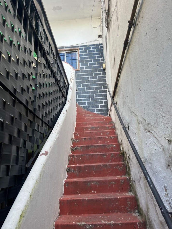 OPORTUNIDAD PH A RECICLAR PRIMER PISO POR ESCALERA APTO CREDITO BANCARIO 