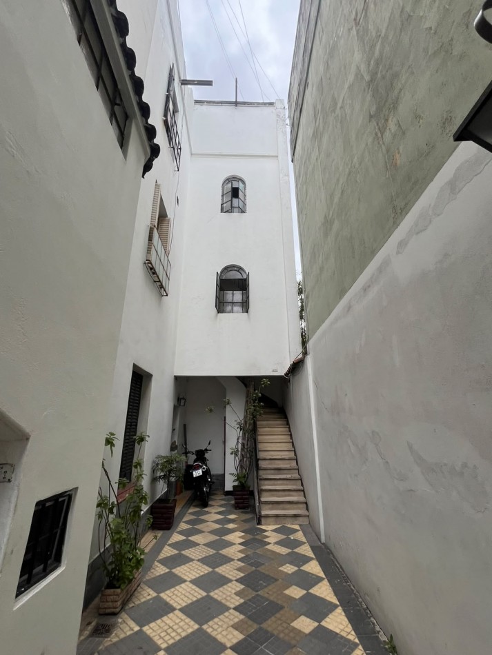 OPORTUNIDAD PH 3 AMBIENTES 2 PISO X ESCALERAS, BAJAS EXPENSAS 