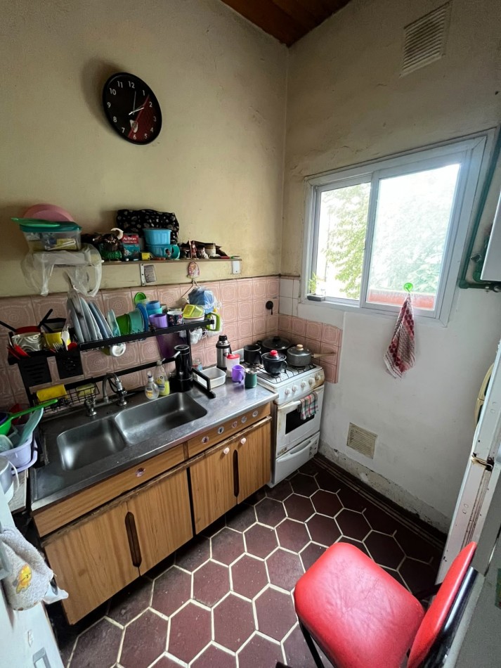 OPORTUNIDAD PH 3 AMBIENTES 2 PISO X ESCALERAS, BAJAS EXPENSAS 