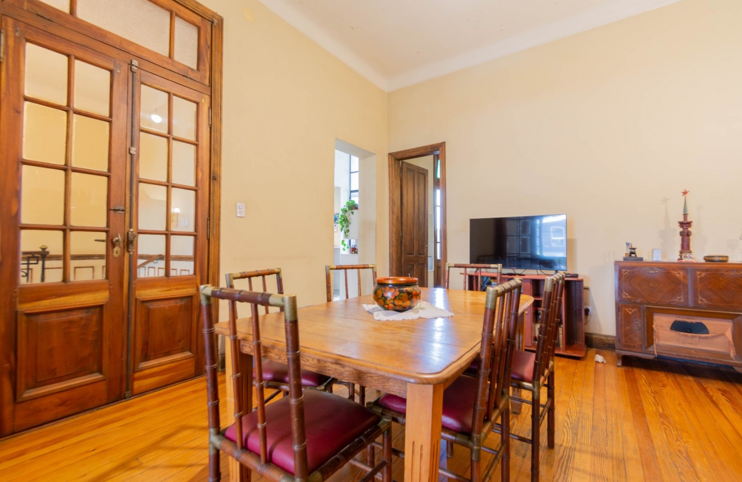 EXCELENTE PH ESTILO ANTIGUO AL FRENTE CON TERRAZA SIN EXPENSAS ****APTO CREDITO BANCARIO****