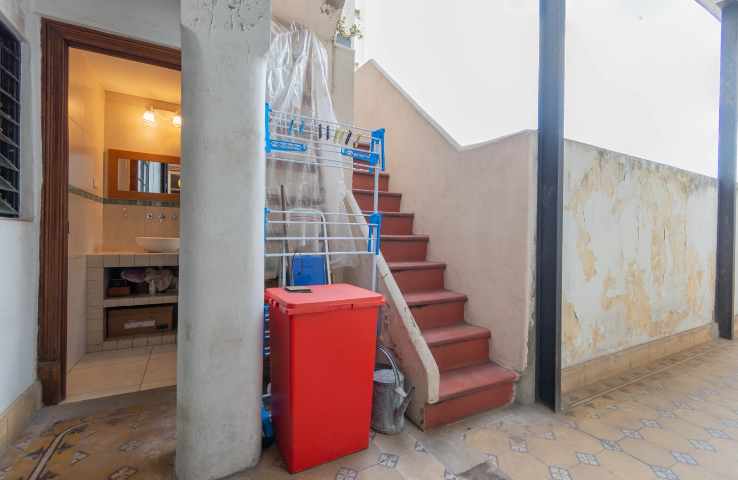 EXCELENTE PH ESTILO ANTIGUO AL FRENTE CON TERRAZA SIN EXPENSAS ****APTO CREDITO BANCARIO****