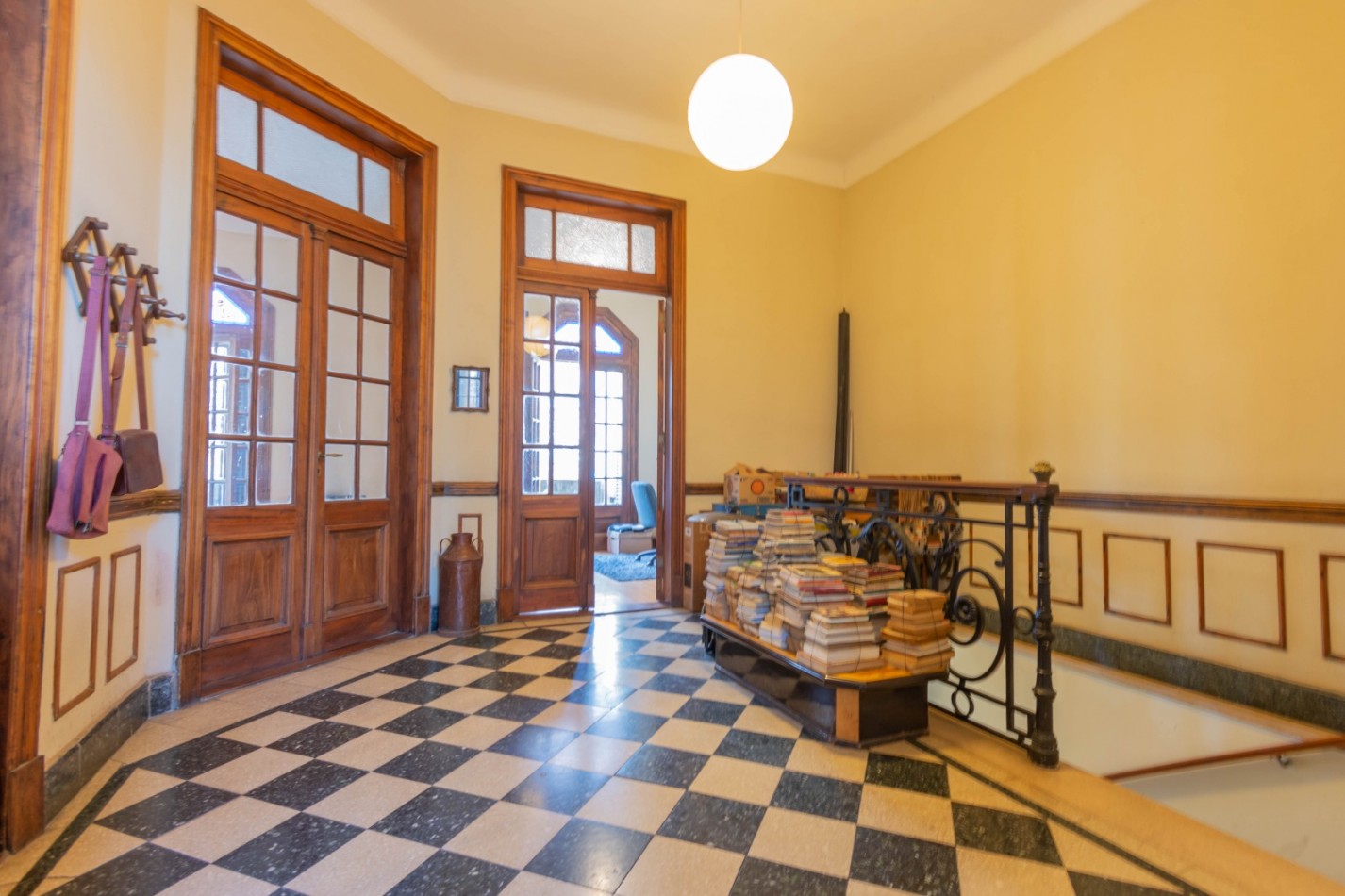 EXCELENTE PH ESTILO ANTIGUO AL FRENTE CON TERRAZA SIN EXPENSAS ****APTO CREDITO BANCARIO****