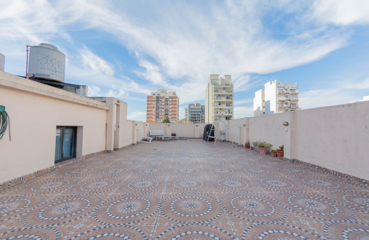 EXCELENTE PH ESTILO ANTIGUO AL FRENTE CON TERRAZA SIN EXPENSAS ****APTO CREDITO BANCARIO****