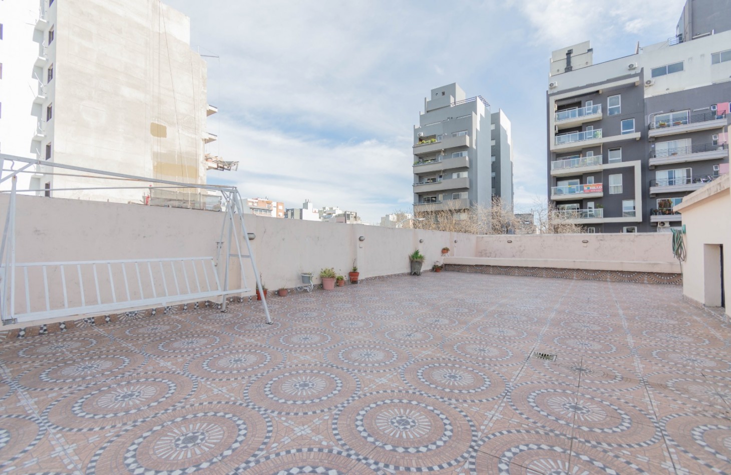 EXCELENTE PH ESTILO ANTIGUO AL FRENTE CON TERRAZA SIN EXPENSAS ****APTO CREDITO BANCARIO****