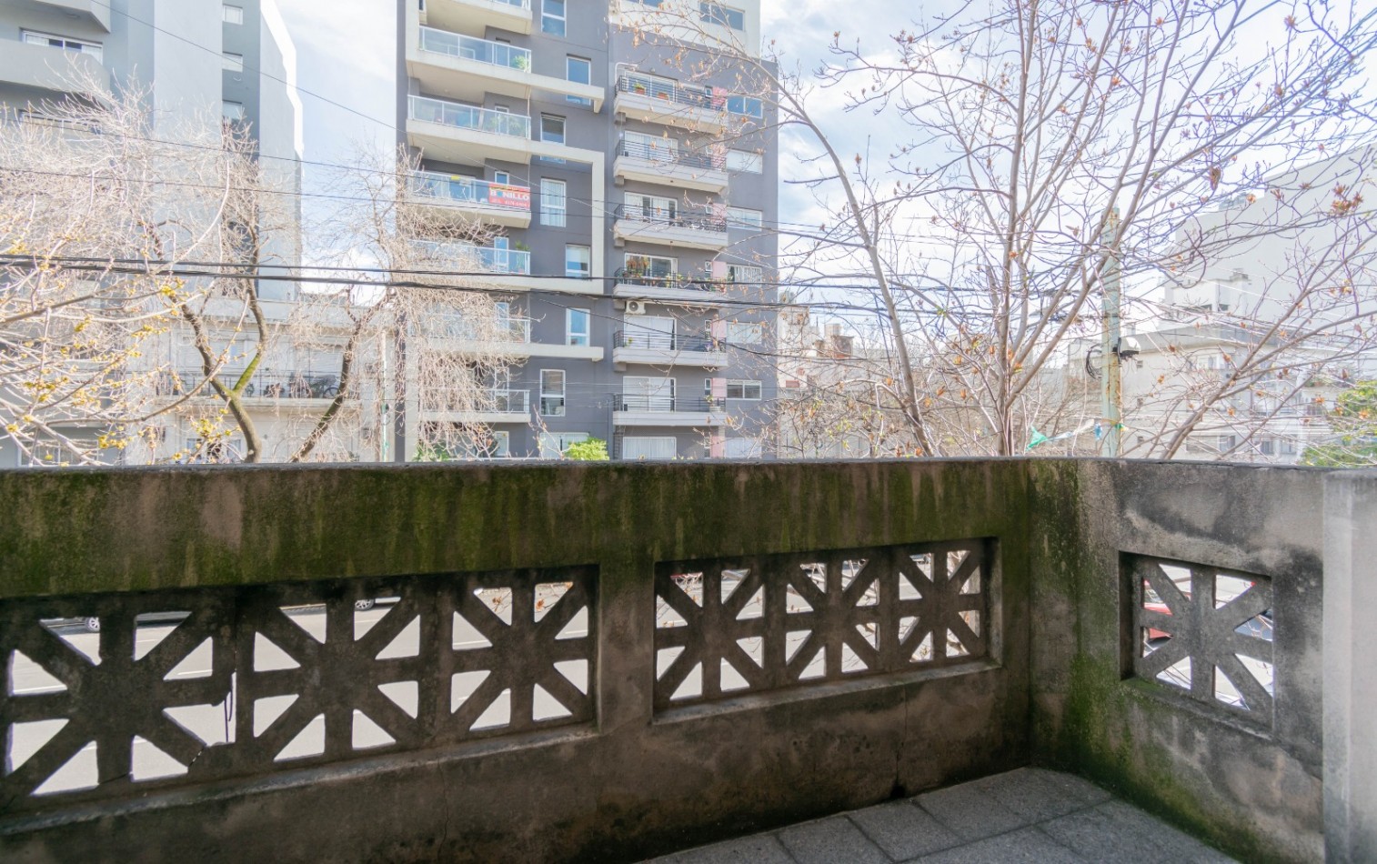 EXCELENTE PH ESTILO ANTIGUO AL FRENTE CON TERRAZA SIN EXPENSAS ****APTO CREDITO BANCARIO****