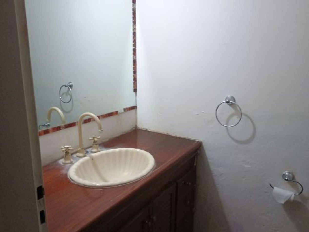 SE VENDE TRIPLEX 4 AMBIENTES EXCELENTE UBICACION !! SIN EXPENSAS