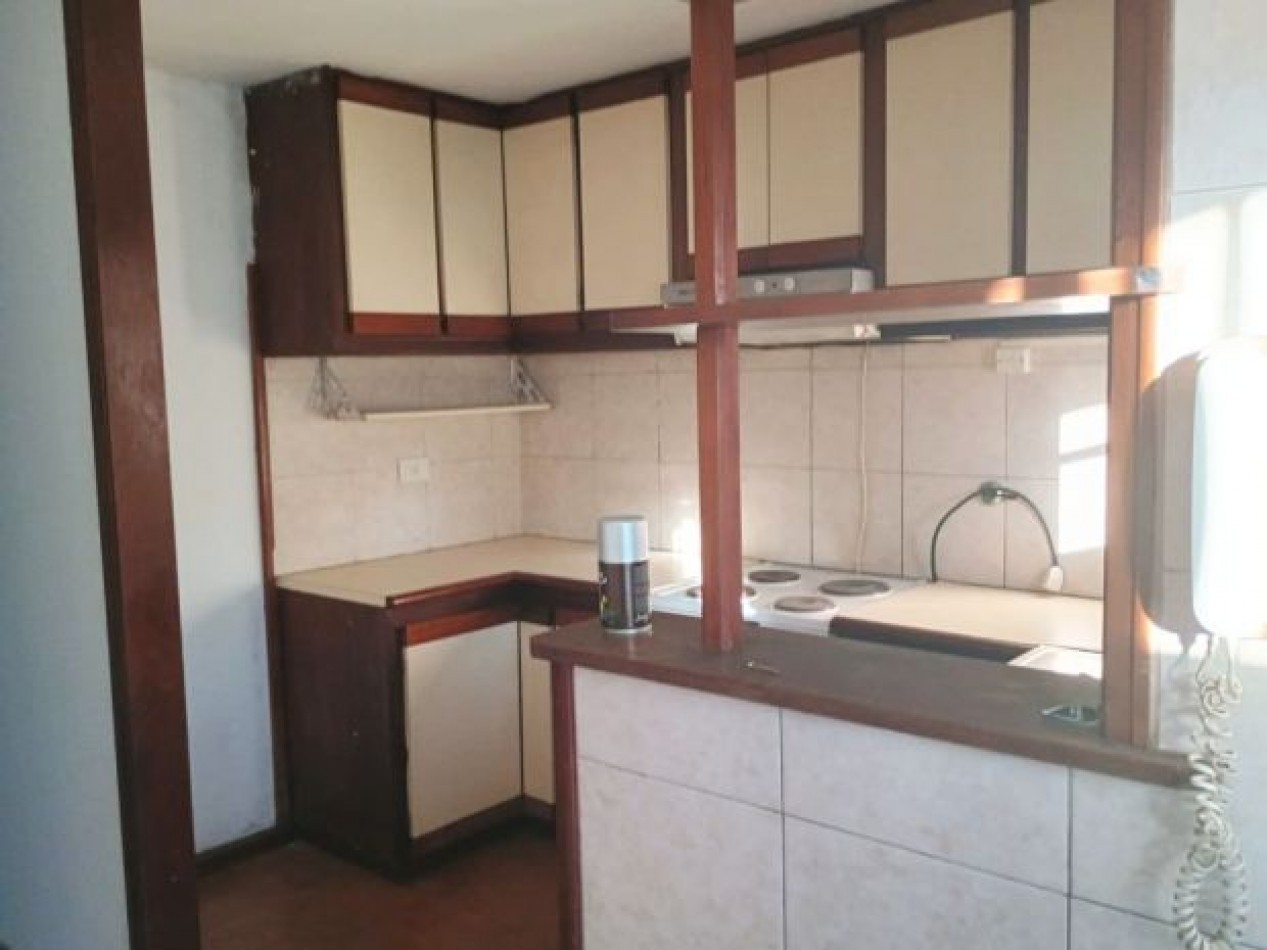 SE VENDE TRIPLEX 4 AMBIENTES EXCELENTE UBICACION !! SIN EXPENSAS