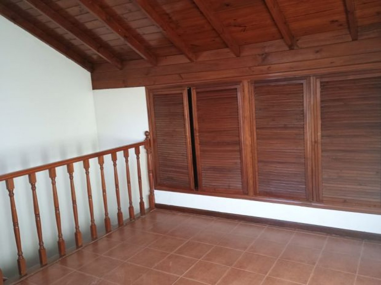 SE VENDE TRIPLEX 4 AMBIENTES EXCELENTE UBICACION !! SIN EXPENSAS