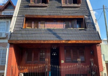 OPORTUNIDAD !!CASA 6 AMBIENTES CON PILETA, PARRILLA COCHERA PARA DOS AUTOS ***APTO CREDITO O FINANCIACION /PERMUTA MENOR VALOR***