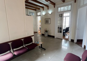 SEMIPISO 6 AMBIENTES AL FRENTE ESTILO ANTIGUO APTO PROFESIONAL (HOY ESTUDIO JURIDICO)