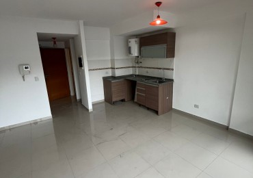 SE ALQUILA MONOAMBIENTE AL FRENTE CON BALCON SOBRE AVENIDA 